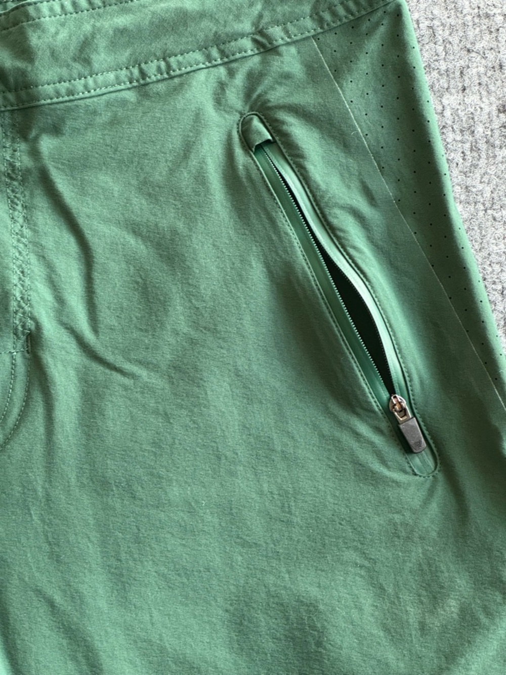 Mack Weldon Stretch Active Mens Shorts Hunter Green Zip POckets SMALL - Picture 2 of 11